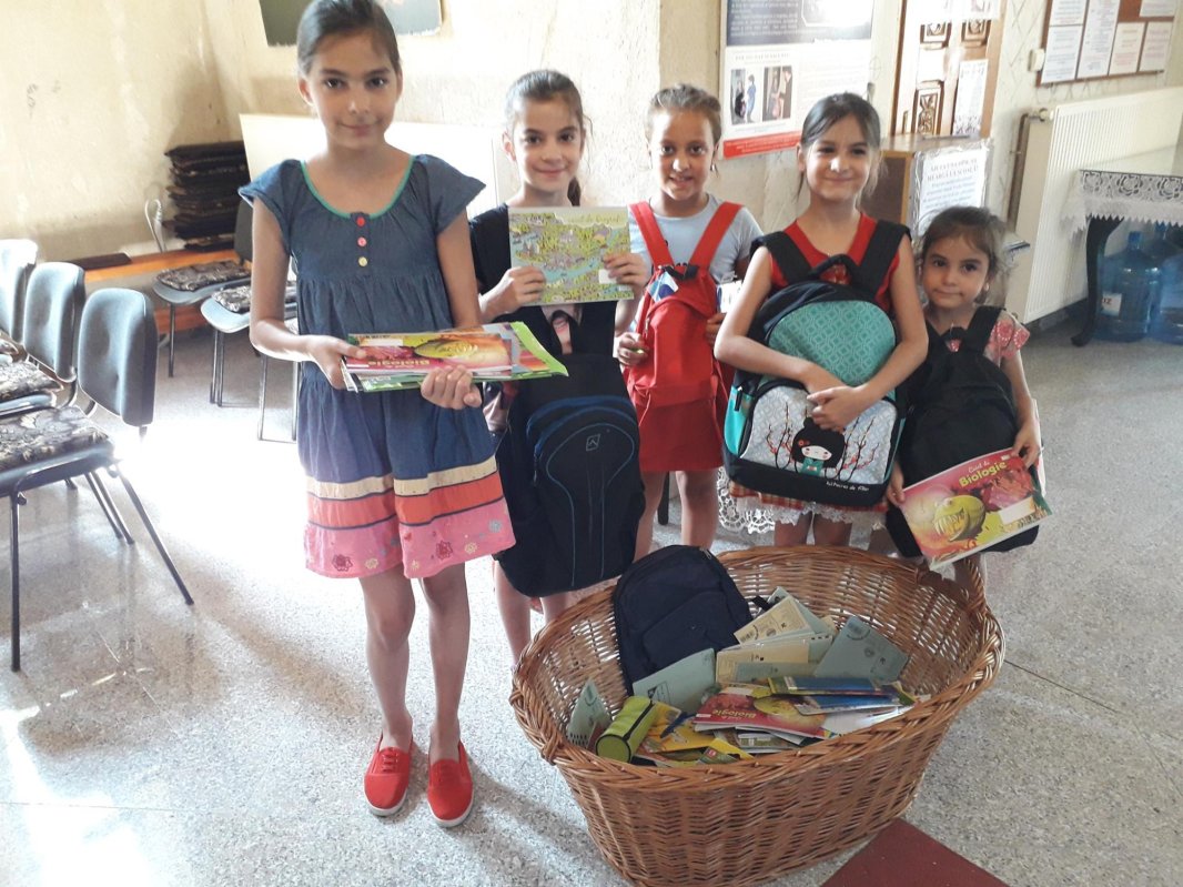 Ajutor pentru elevi la început de an școlar de la Parohia Iancu Vechi-Mătăsari 181901