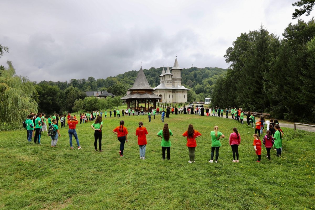 Tabără la Mănăstirea Dealu Mare, Maramureş 181962