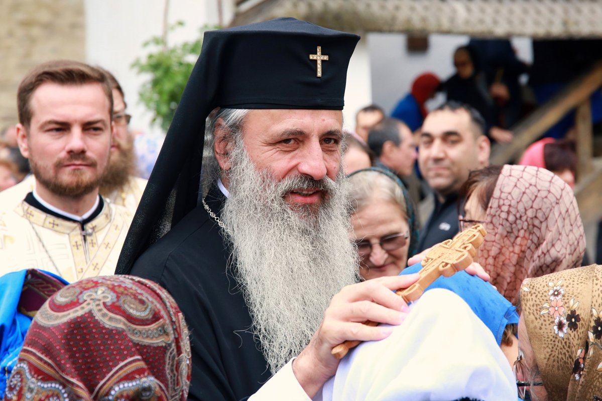 Doi ierarhi au slujit la hramul Mănăstirii Secu 182042