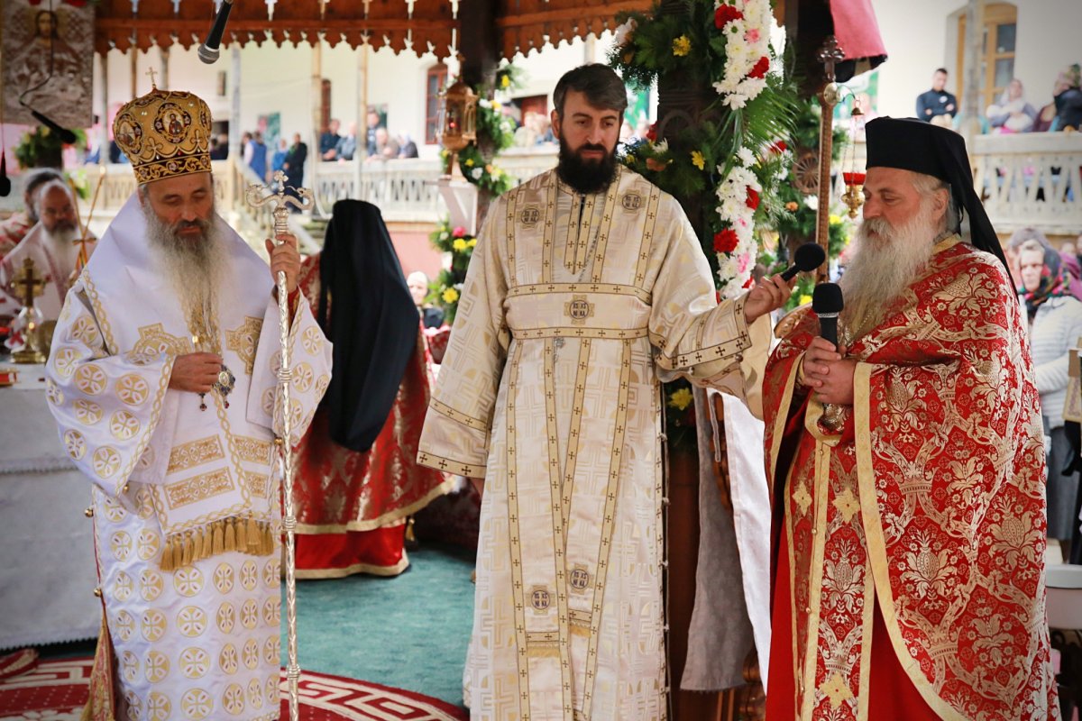 Doi ierarhi au slujit la hramul Mănăstirii Secu 182052