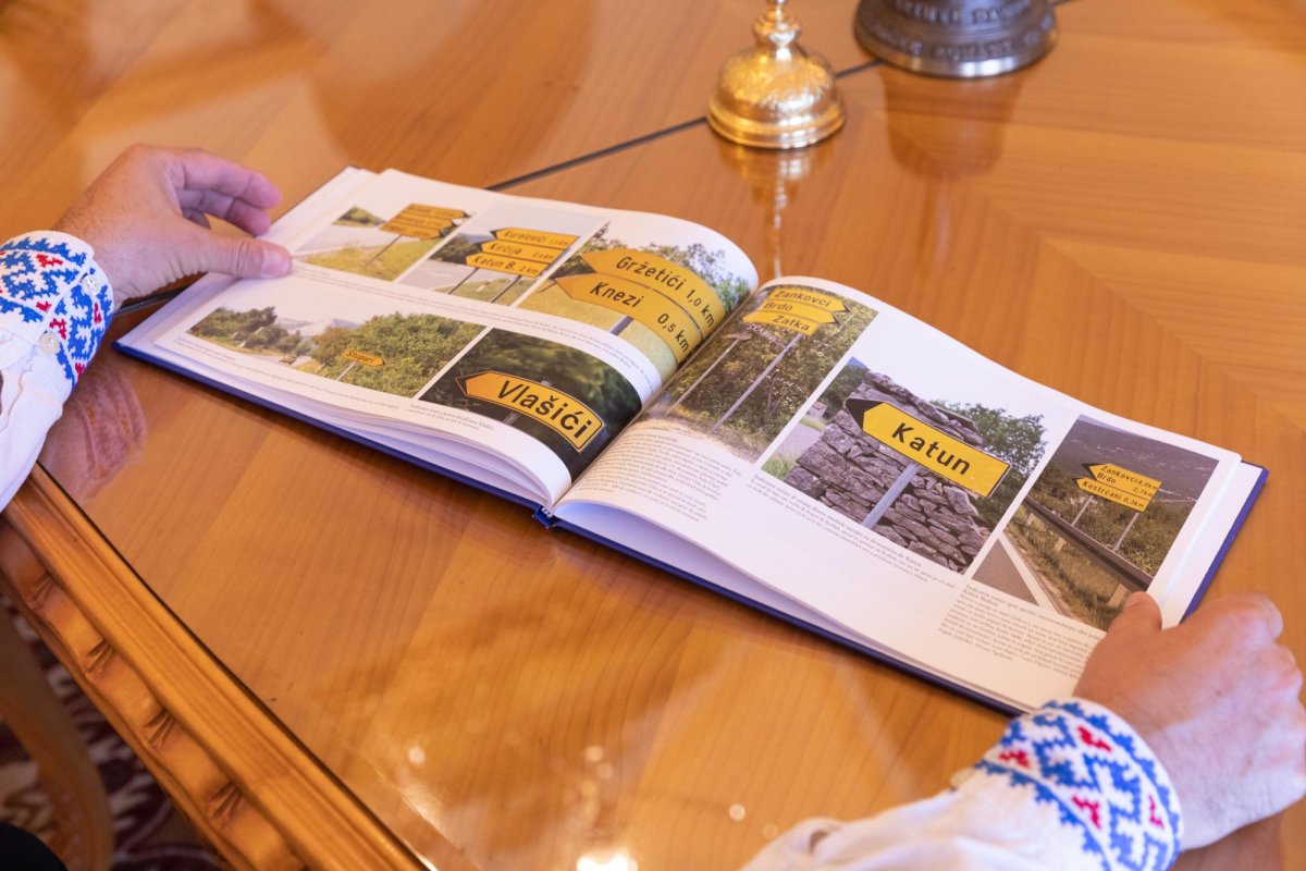 Artişti care au valorificat istoria istroromânilor distinși de Patriarhul României 182214