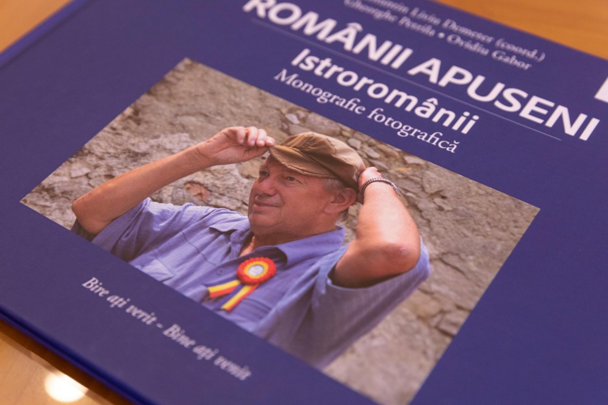 Artişti care au valorificat istoria istroromânilor distinși de Patriarhul României 182215