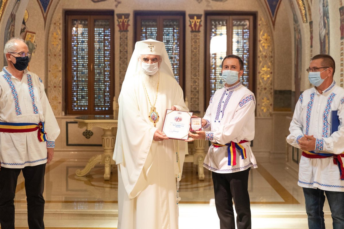 Artişti care au valorificat istoria istroromânilor distinși de Patriarhul României 182228