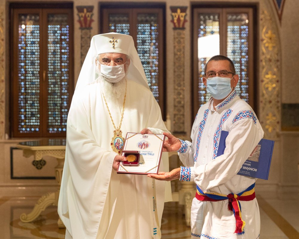 Artişti care au valorificat istoria istroromânilor distinși de Patriarhul României 182229