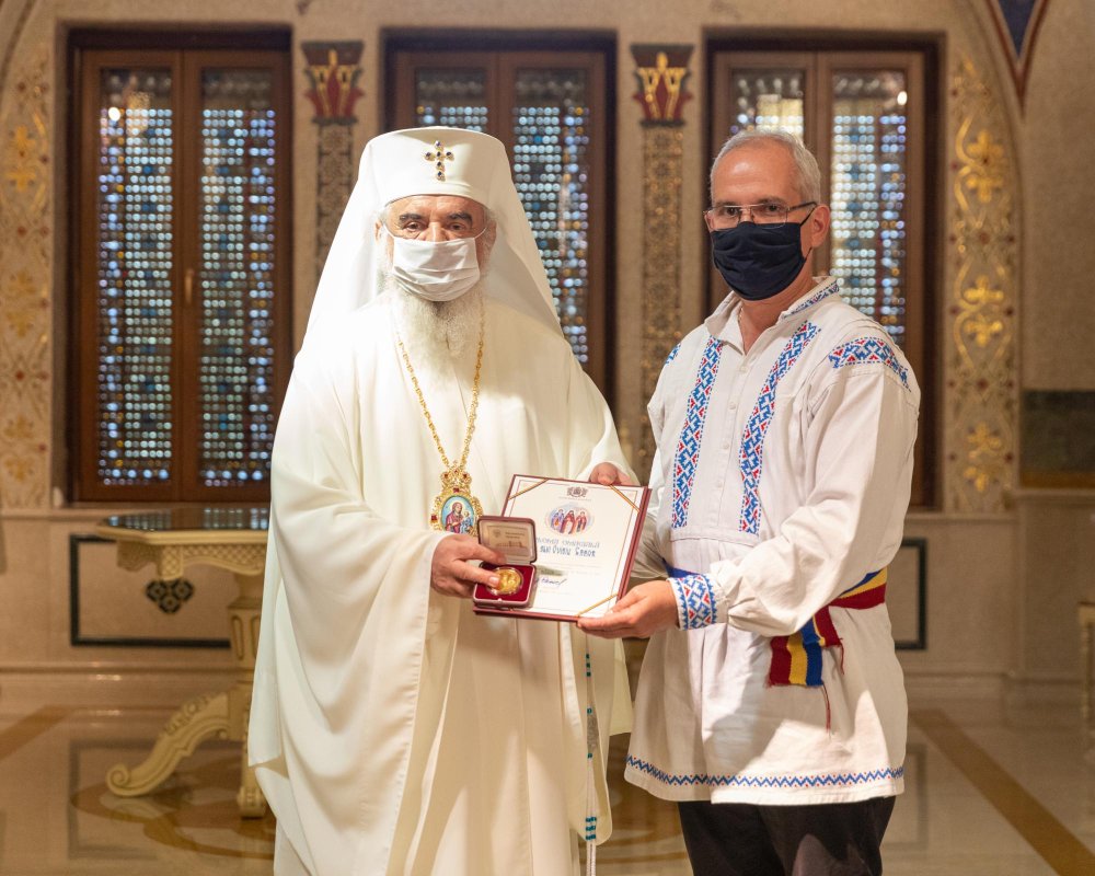 Artişti care au valorificat istoria istroromânilor distinși de Patriarhul României 182230