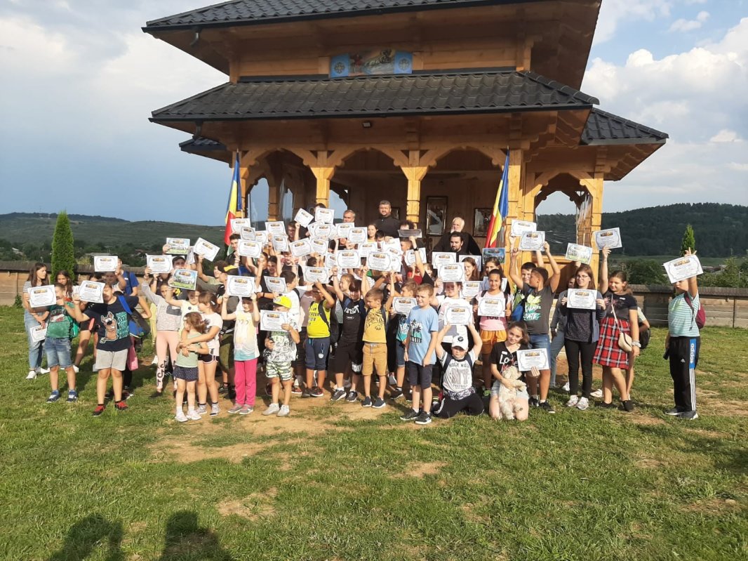 Bucuria reîntâlnirii copiilor din parohiile Protopopiatului Fălticeni 181982