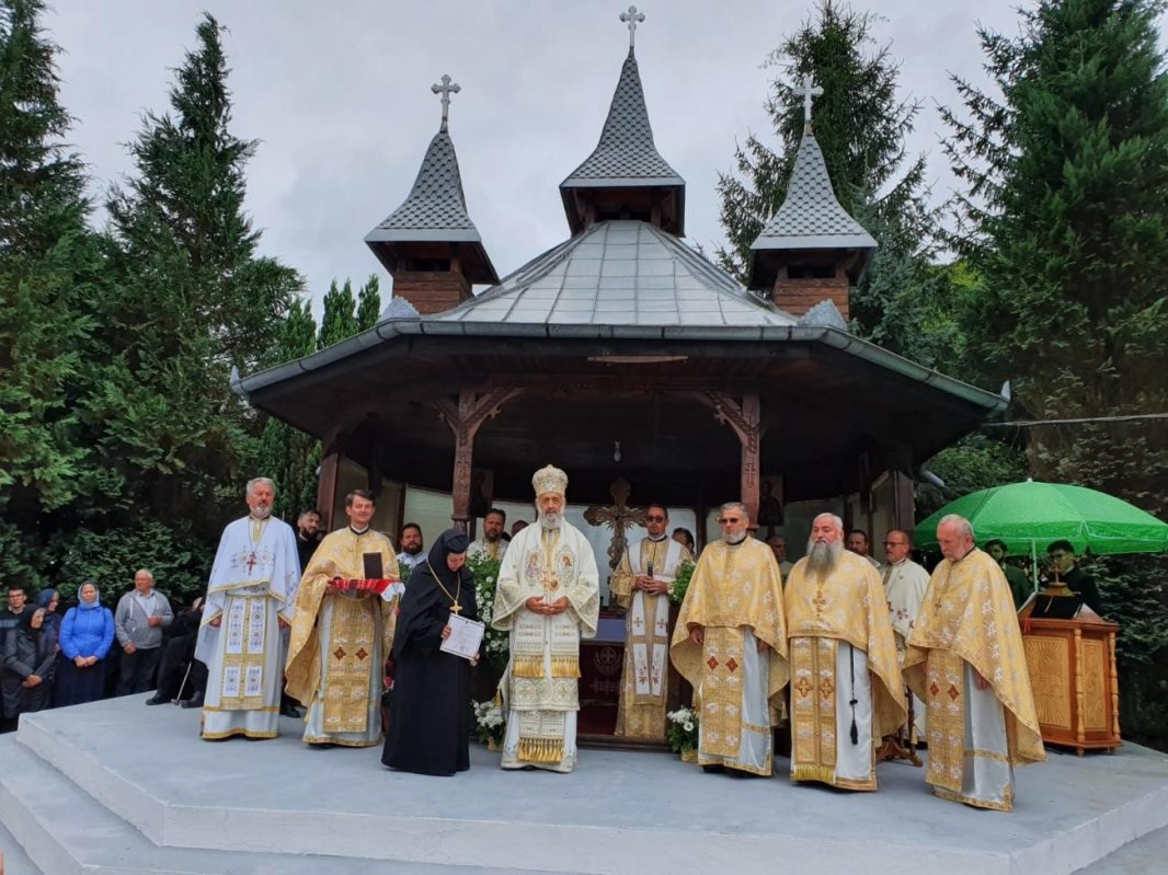 Târnosirea noii biserici a Mănăstirii „Sfântul Ioan Botezătorul” de la Strungari, Alba 182245