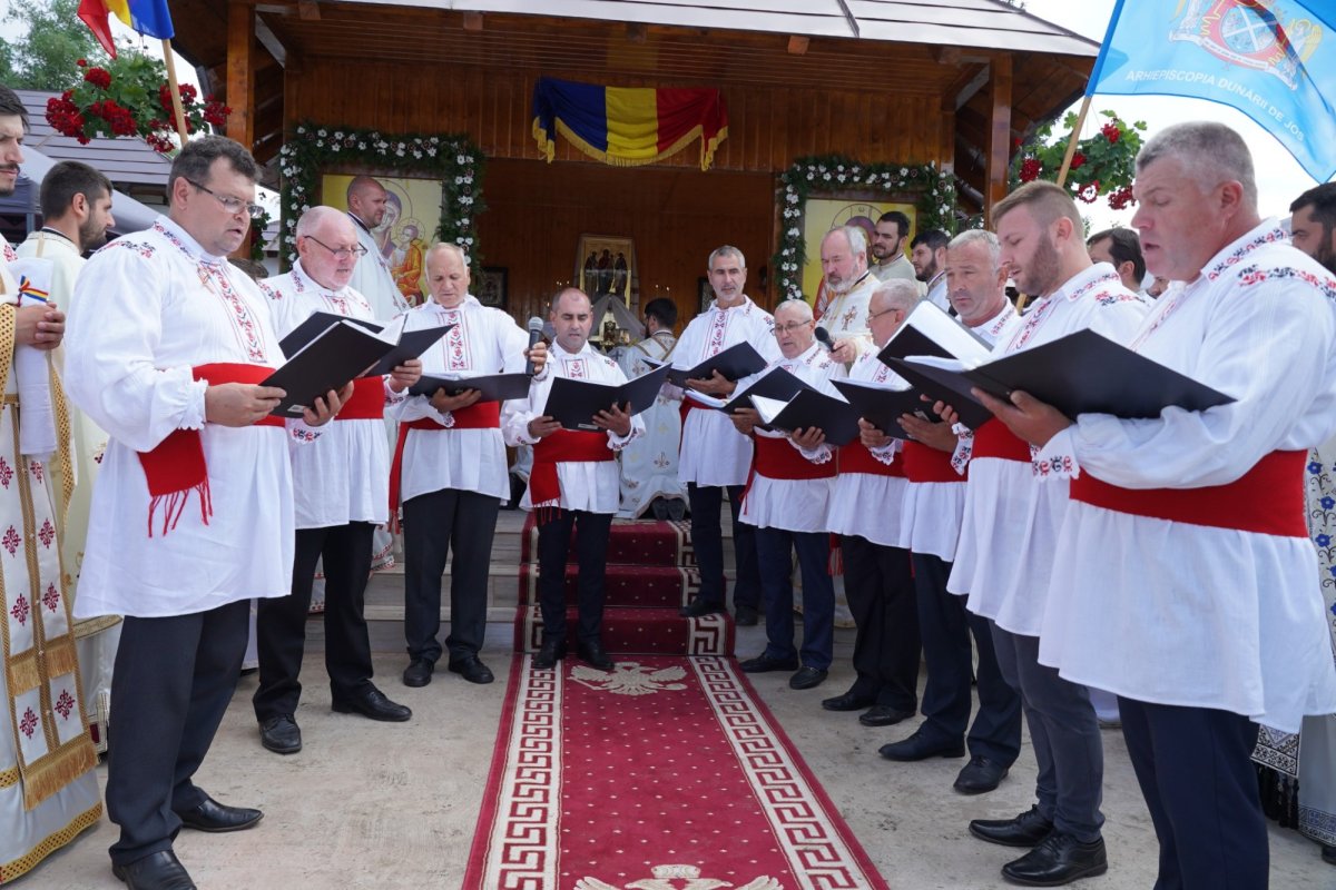 Sfinţirea bisericii din localitatea gălățeană Ciureştii Noi 182292