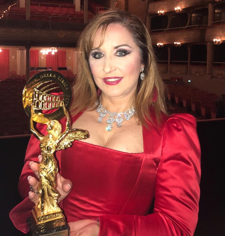 Elena Moșuc, model de echilibru între celebritate și credință 182470