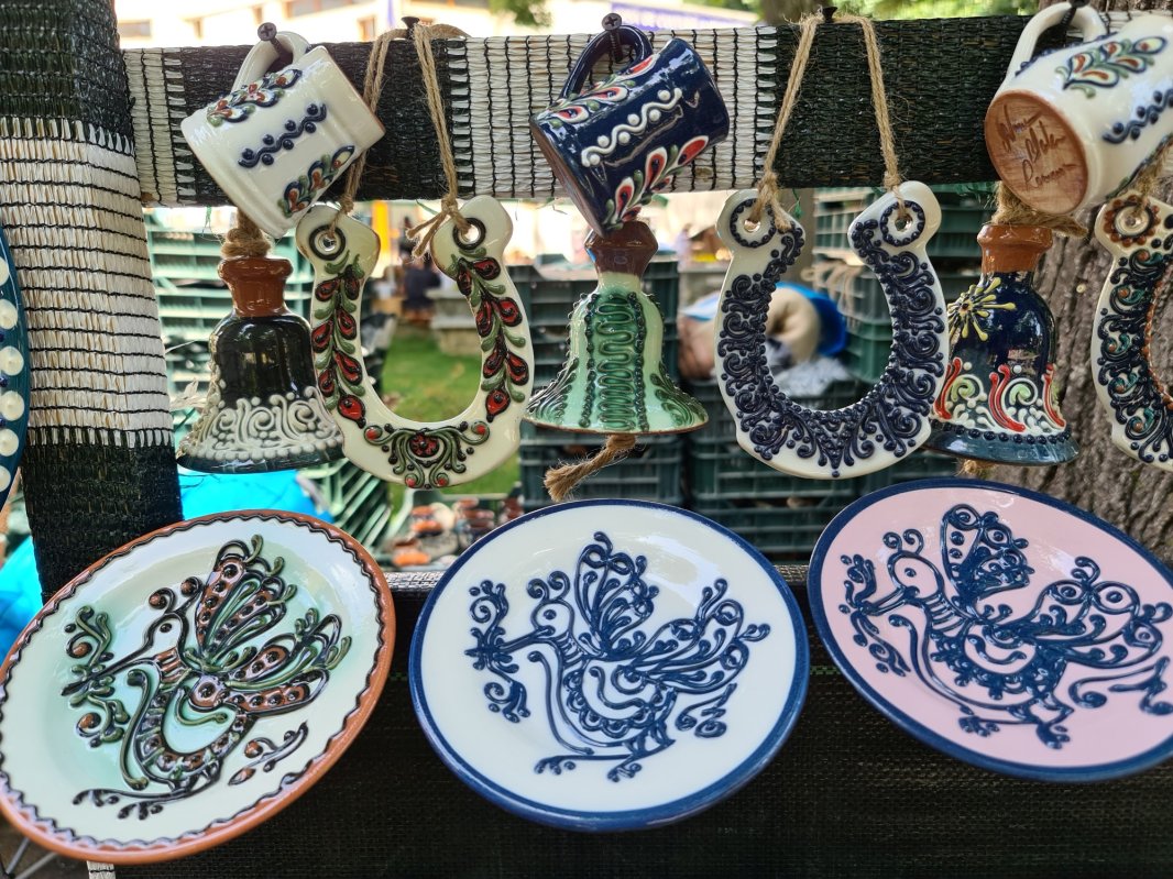 Tăcerile și chipurile fermecate ale lutului ars 182585