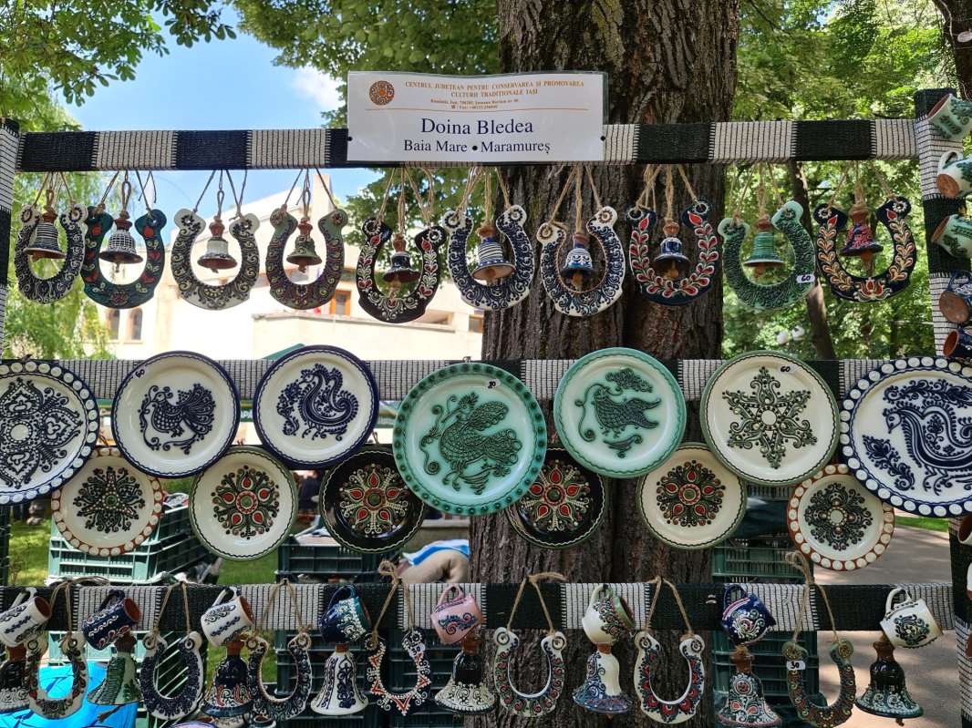 Tăcerile și chipurile fermecate ale lutului ars 182586