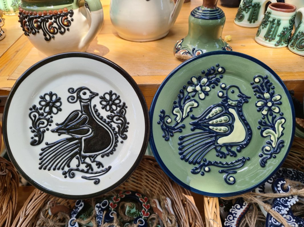 Tăcerile și chipurile fermecate ale lutului ars 182587