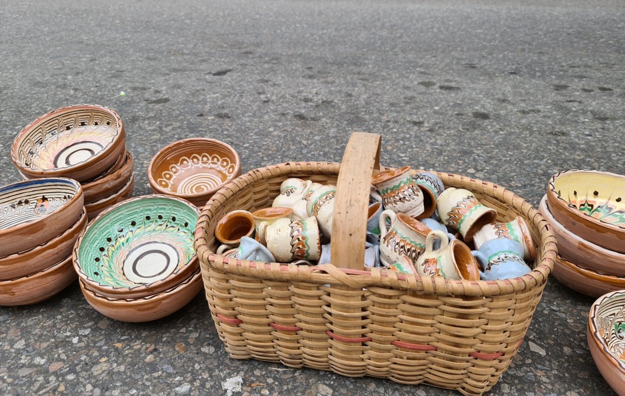 Tăcerile și chipurile fermecate ale lutului ars 182591