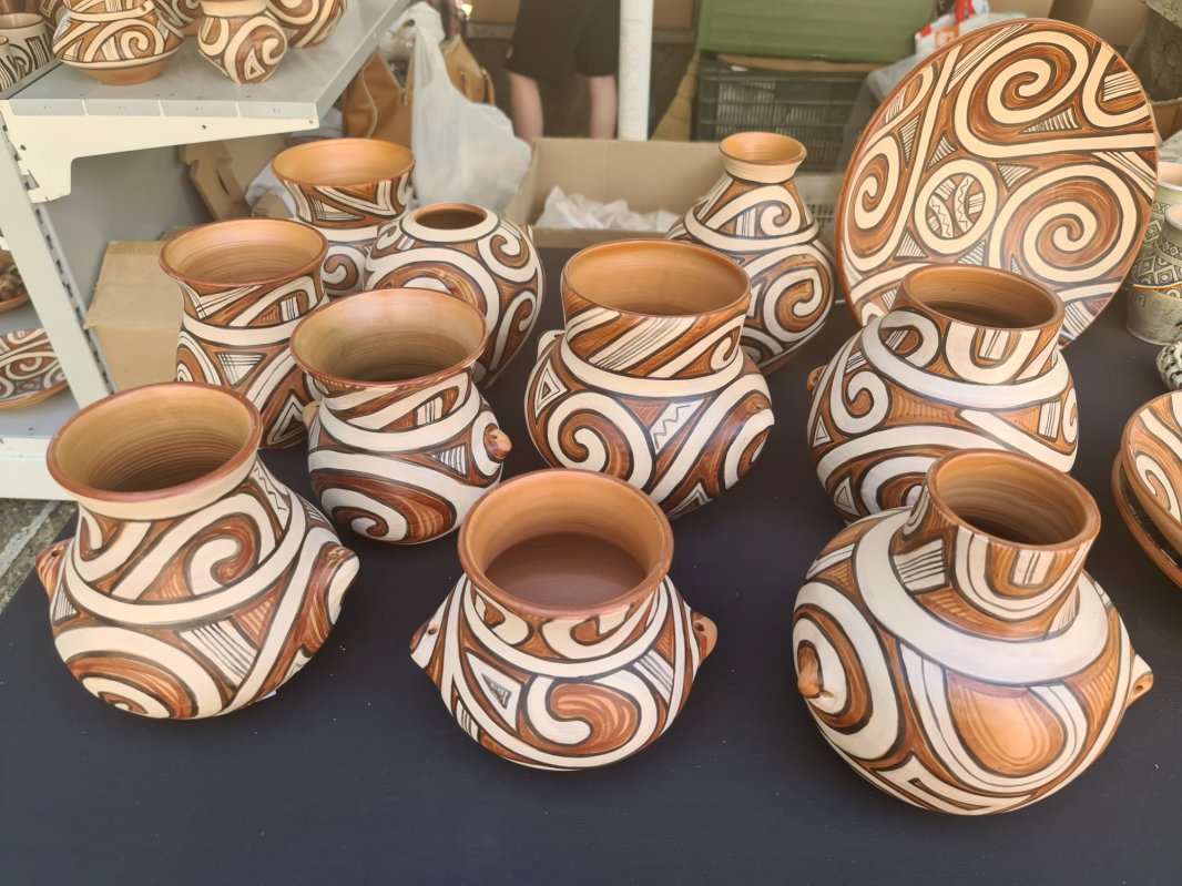 Tăcerile și chipurile fermecate ale lutului ars 182611