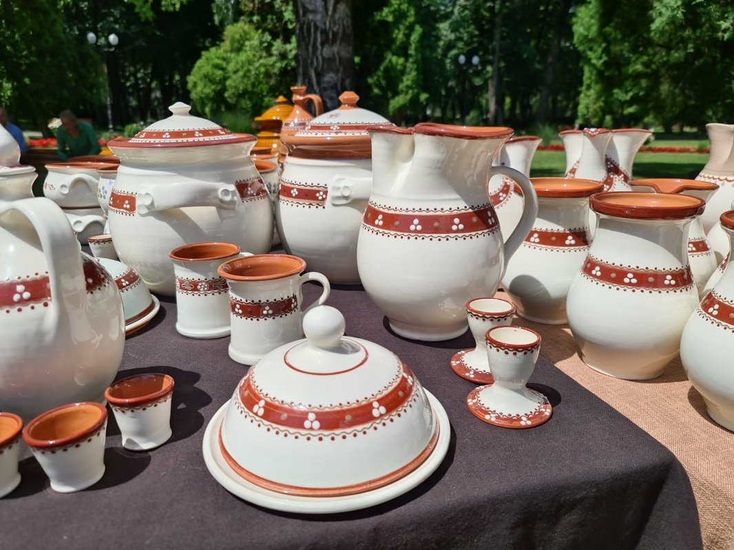 Tăcerile și chipurile fermecate ale lutului ars 182614