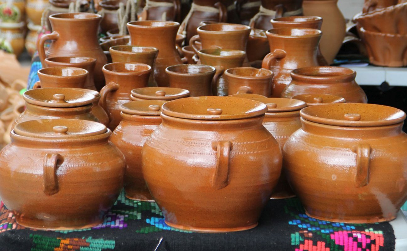 Tăcerile și chipurile fermecate ale lutului ars 182623