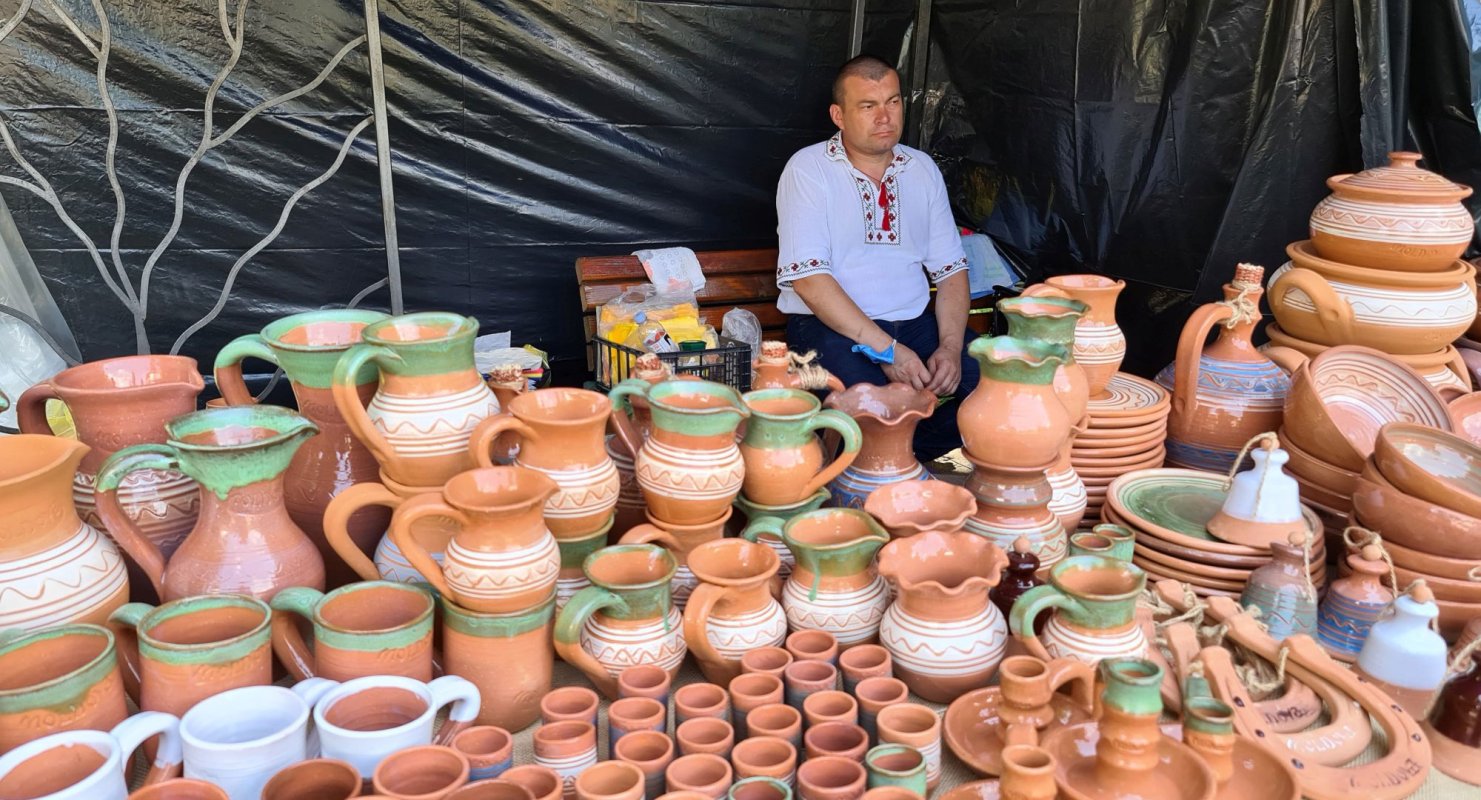 Tăcerile și chipurile fermecate ale lutului ars 182624