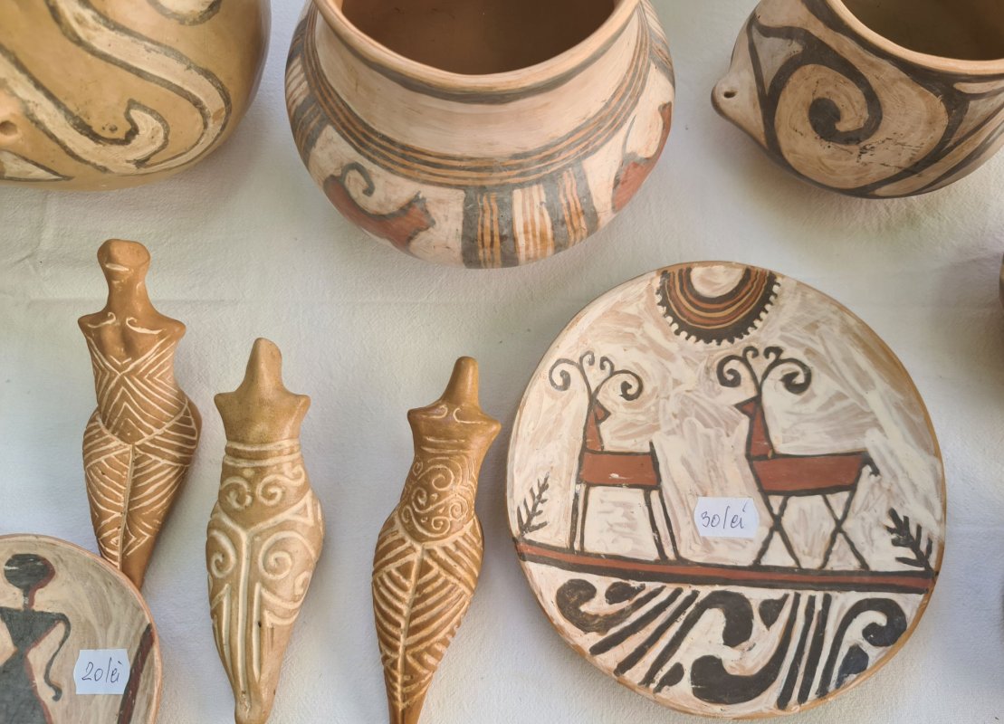 Tăcerile și chipurile fermecate ale lutului ars 182639