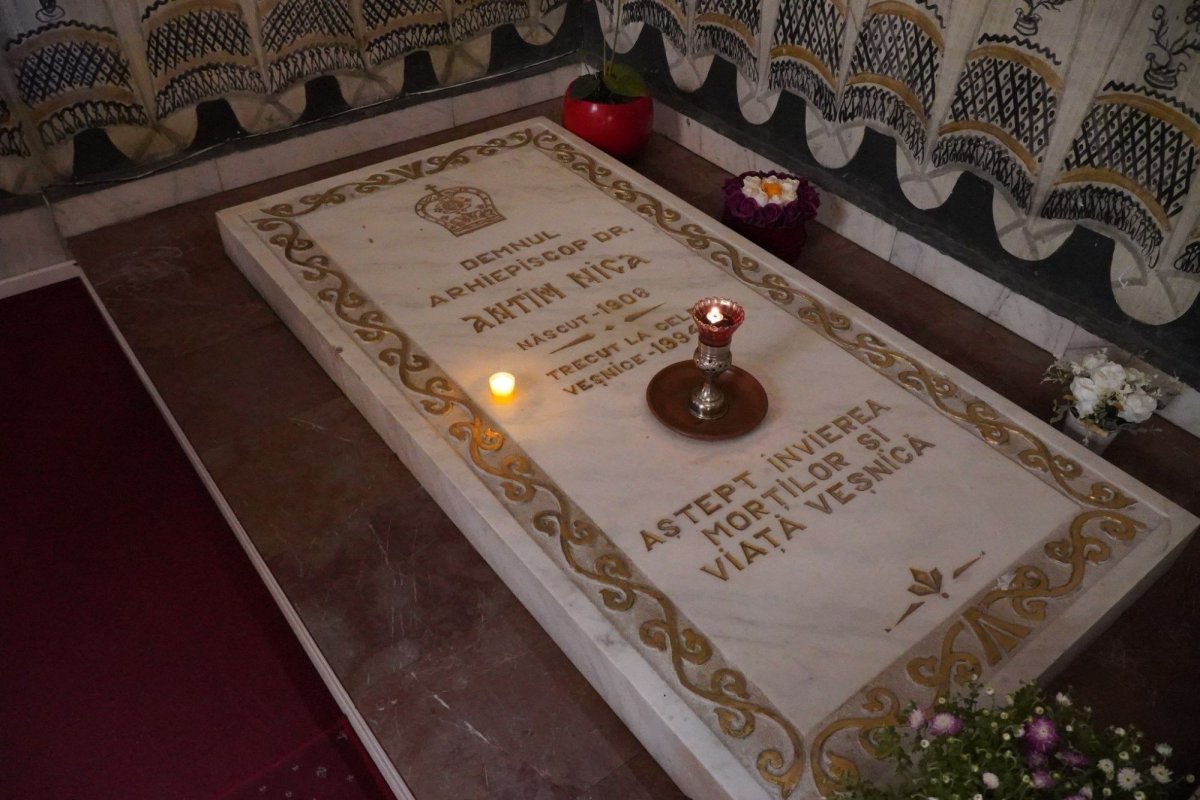 Pomenirea Arhiepiscopului Antim Nica la Catedrala Arhiepiscopală din Galaţi 182716