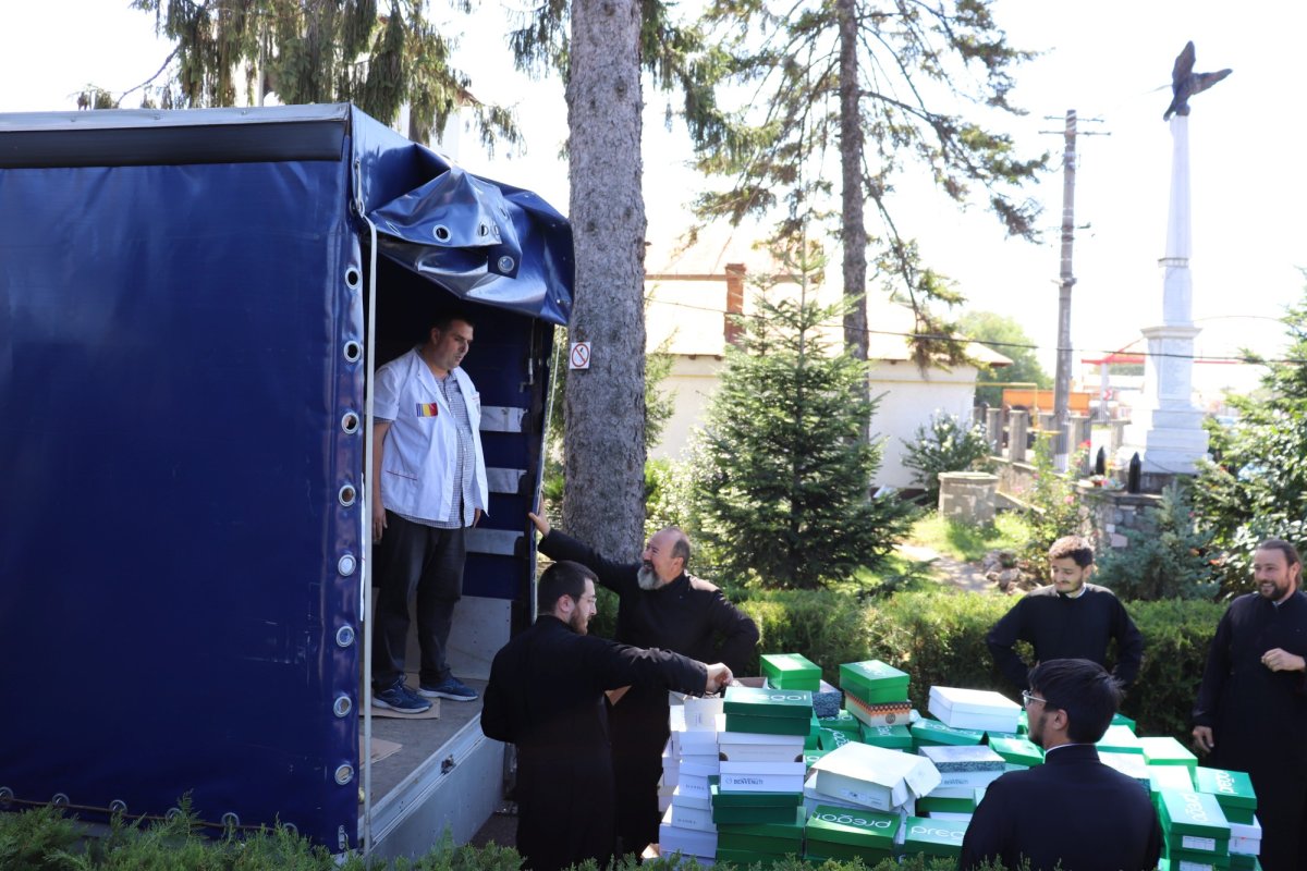 Daruri pentru 900 de persoane din 12 parohii prahovene 182668