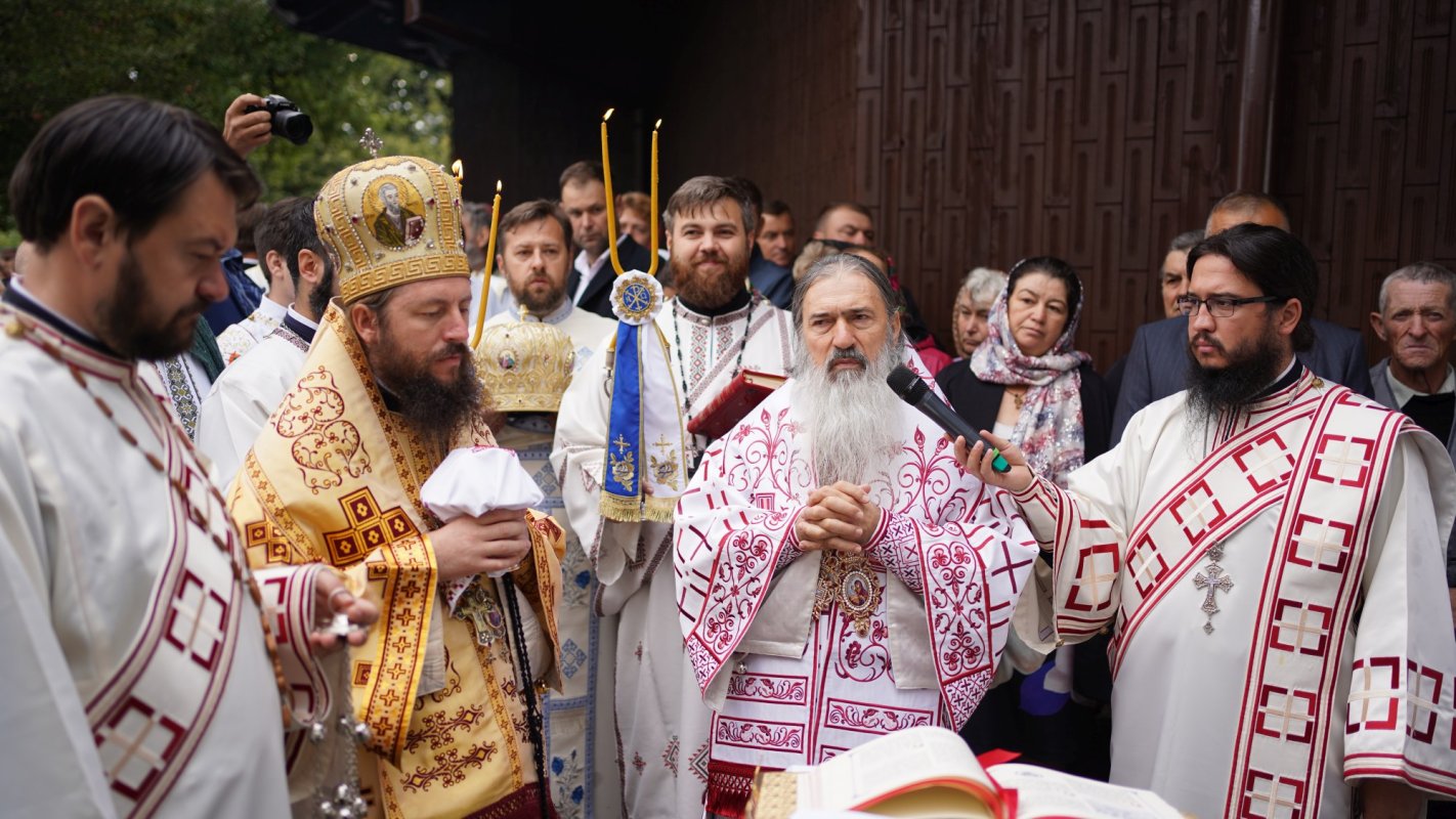 Sfințirea bisericii din Berchișești, Suceava 182924