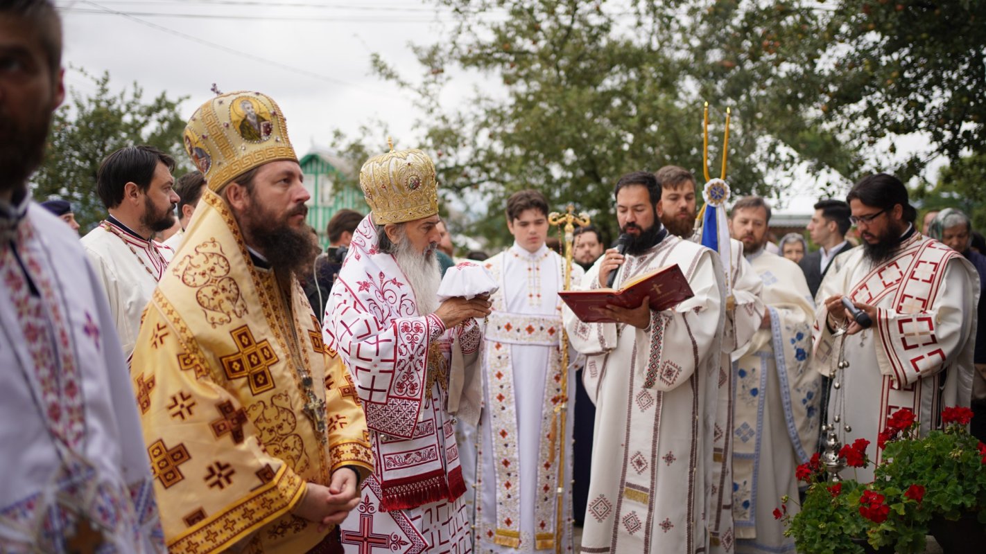 Sfințirea bisericii din Berchișești, Suceava 182926