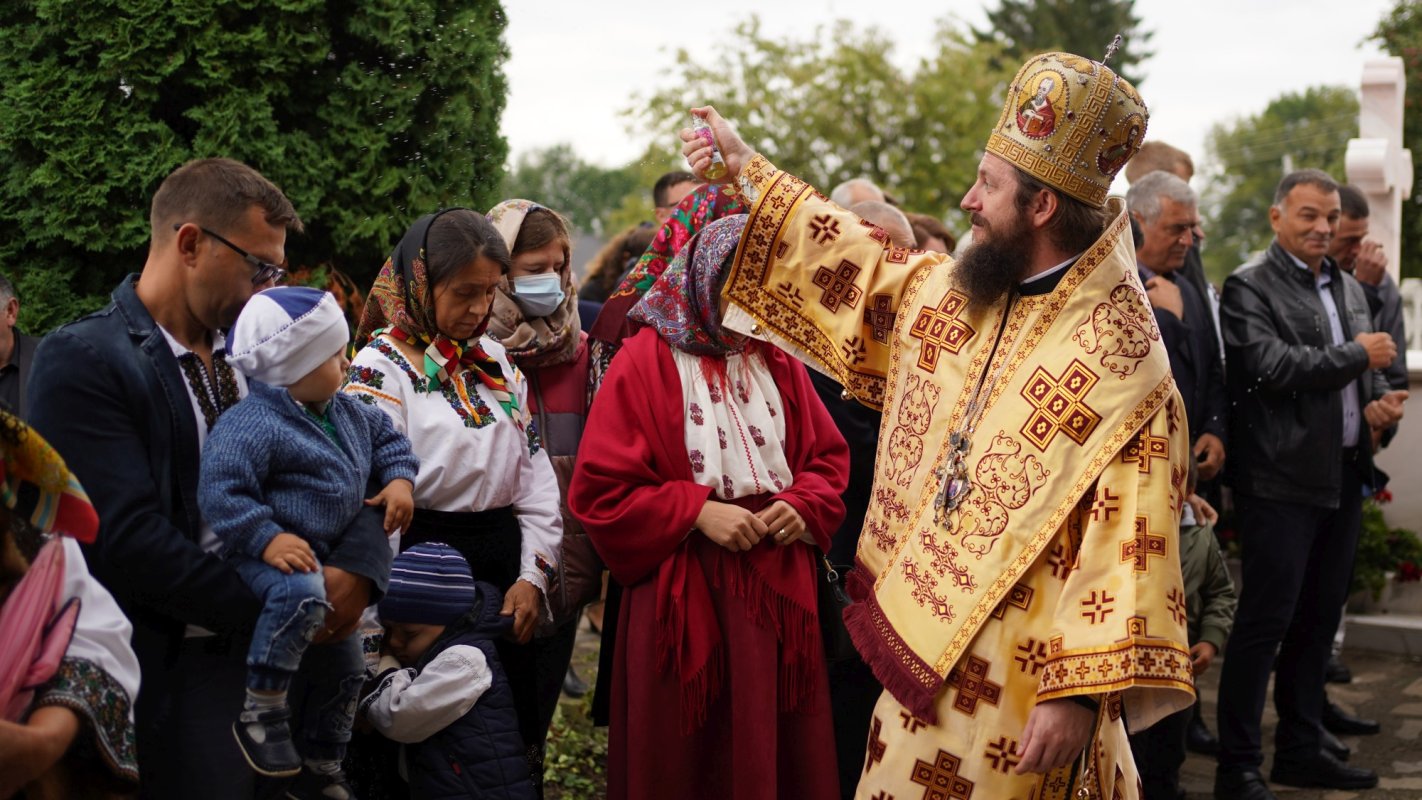 Sfințirea bisericii din Berchișești, Suceava 182935