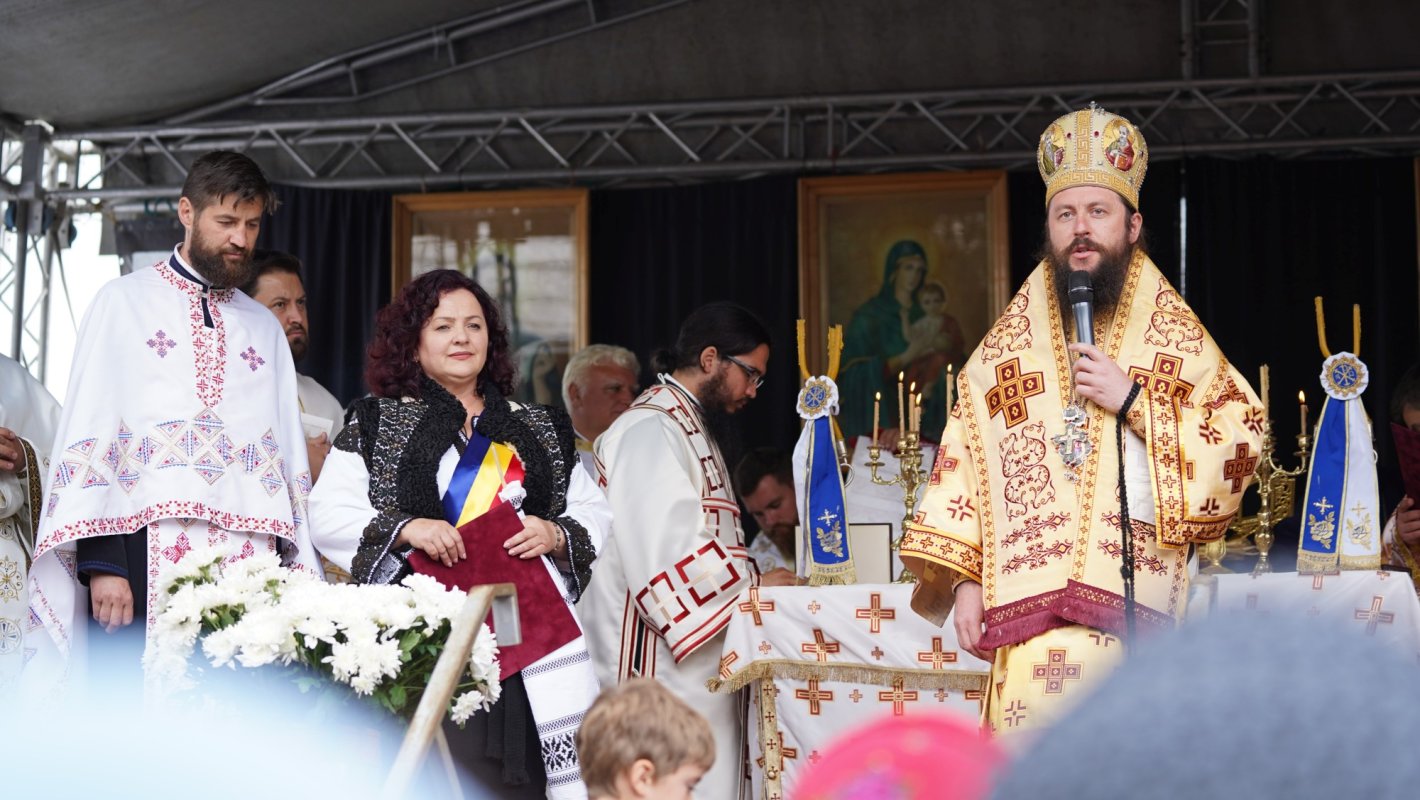 Sfințirea bisericii din Berchișești, Suceava 182952