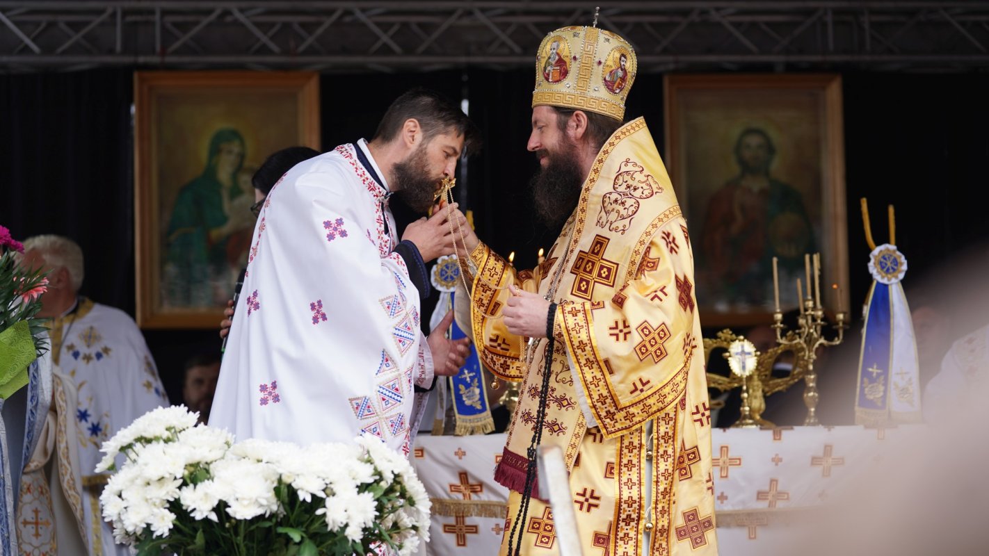 Sfințirea bisericii din Berchișești, Suceava 182954