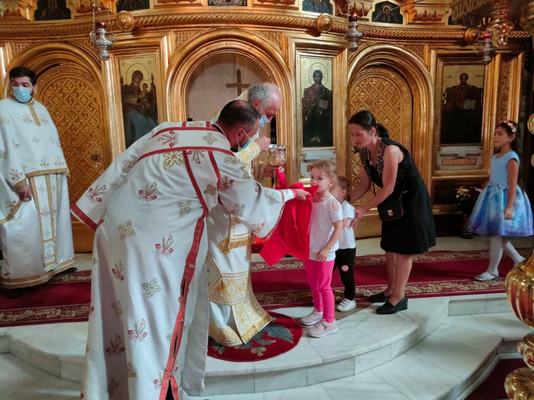 Slujire arhierească la Catedrala Arhiepiscopală din Galaţi 182778