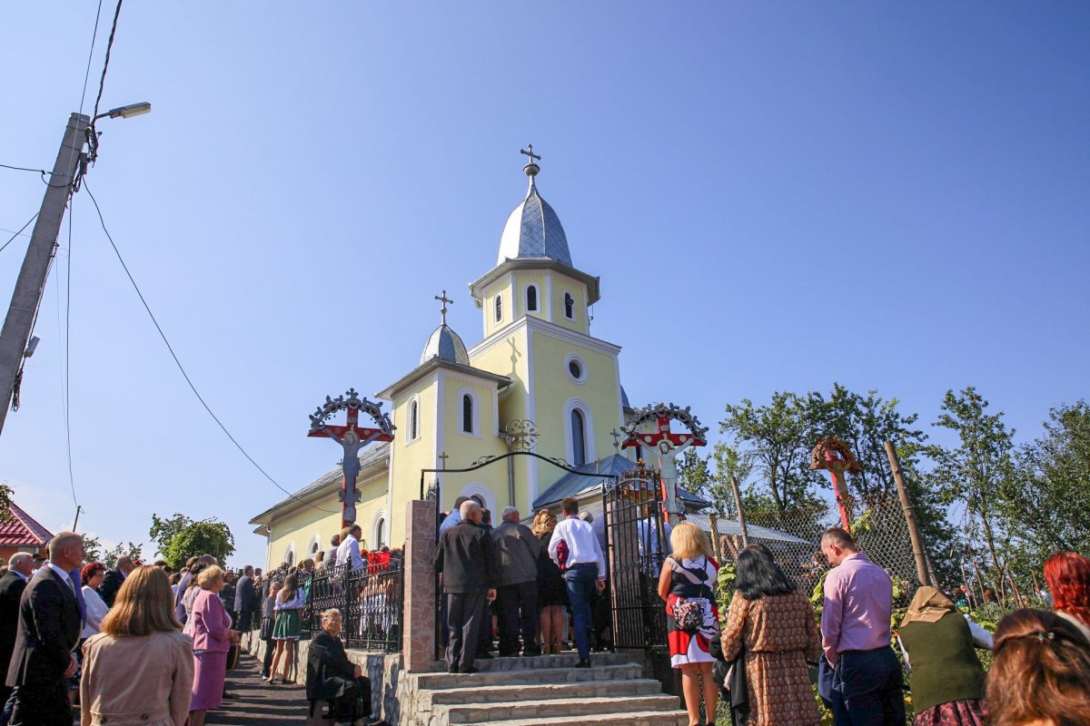 Biserica din Parohia Cutca, resfințită după 39 de ani de la târnosire 183135