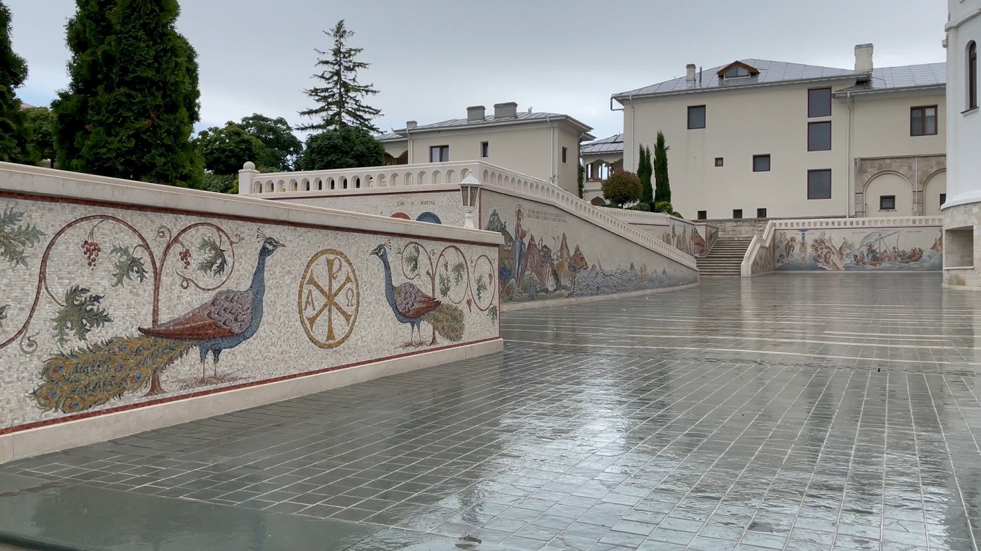 La Mănăstirea Techirghiol, vindecarea vine şi prin artă 182995