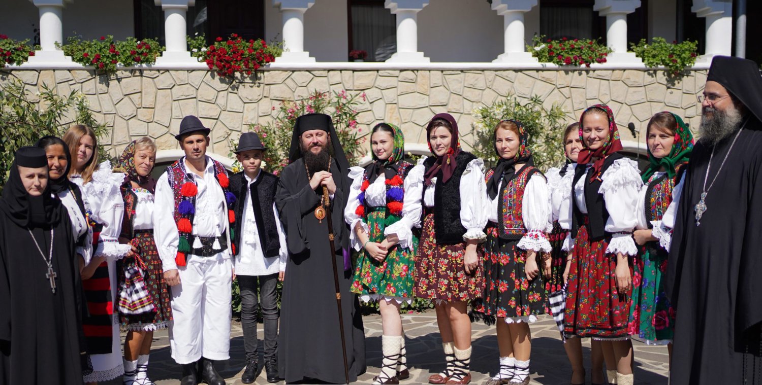 Binecuvântare arhierească la hramul Mănăstirii Cămârzani 183397