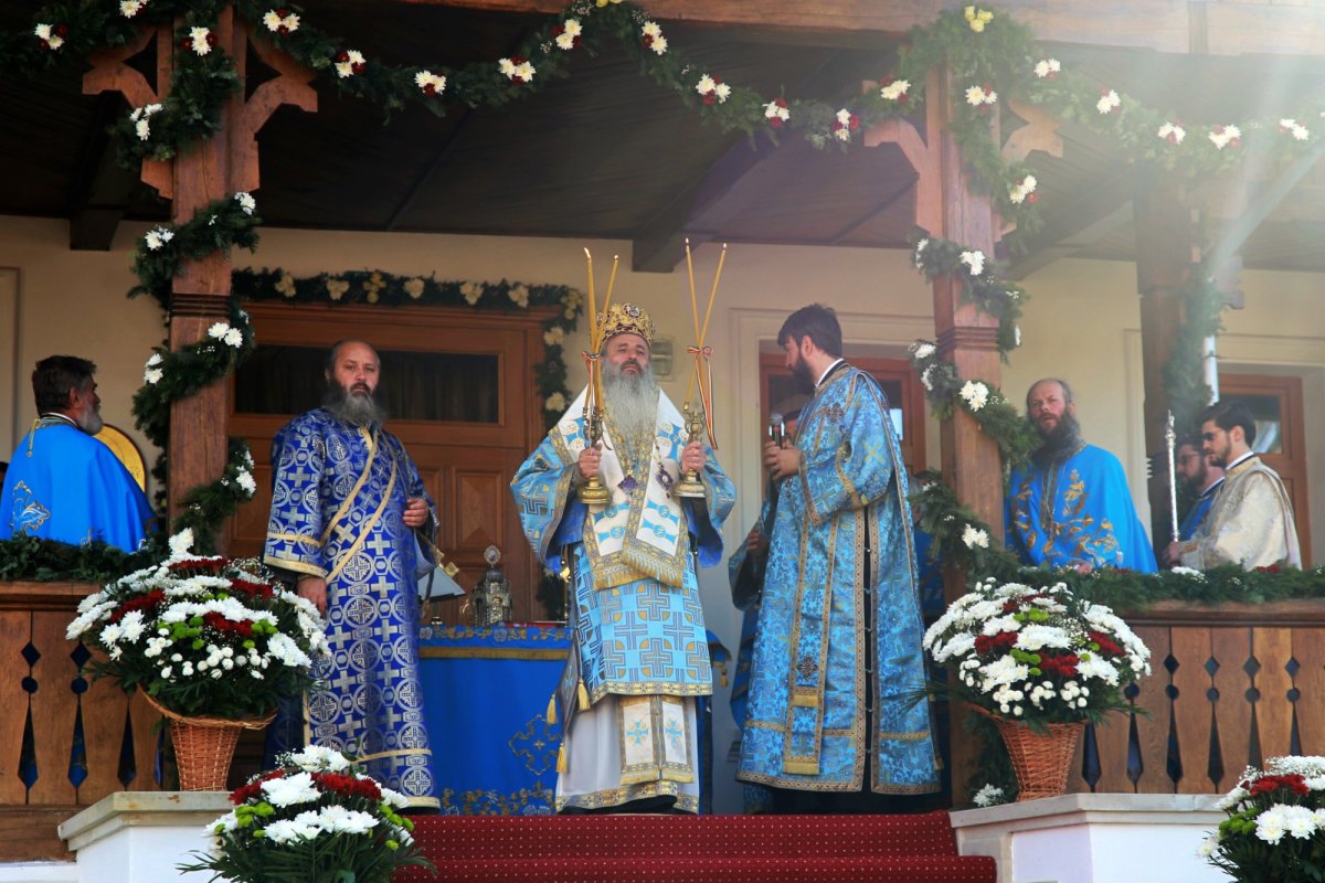 Mănăstirea Vorona  în veșminte de sărbătoare 183203