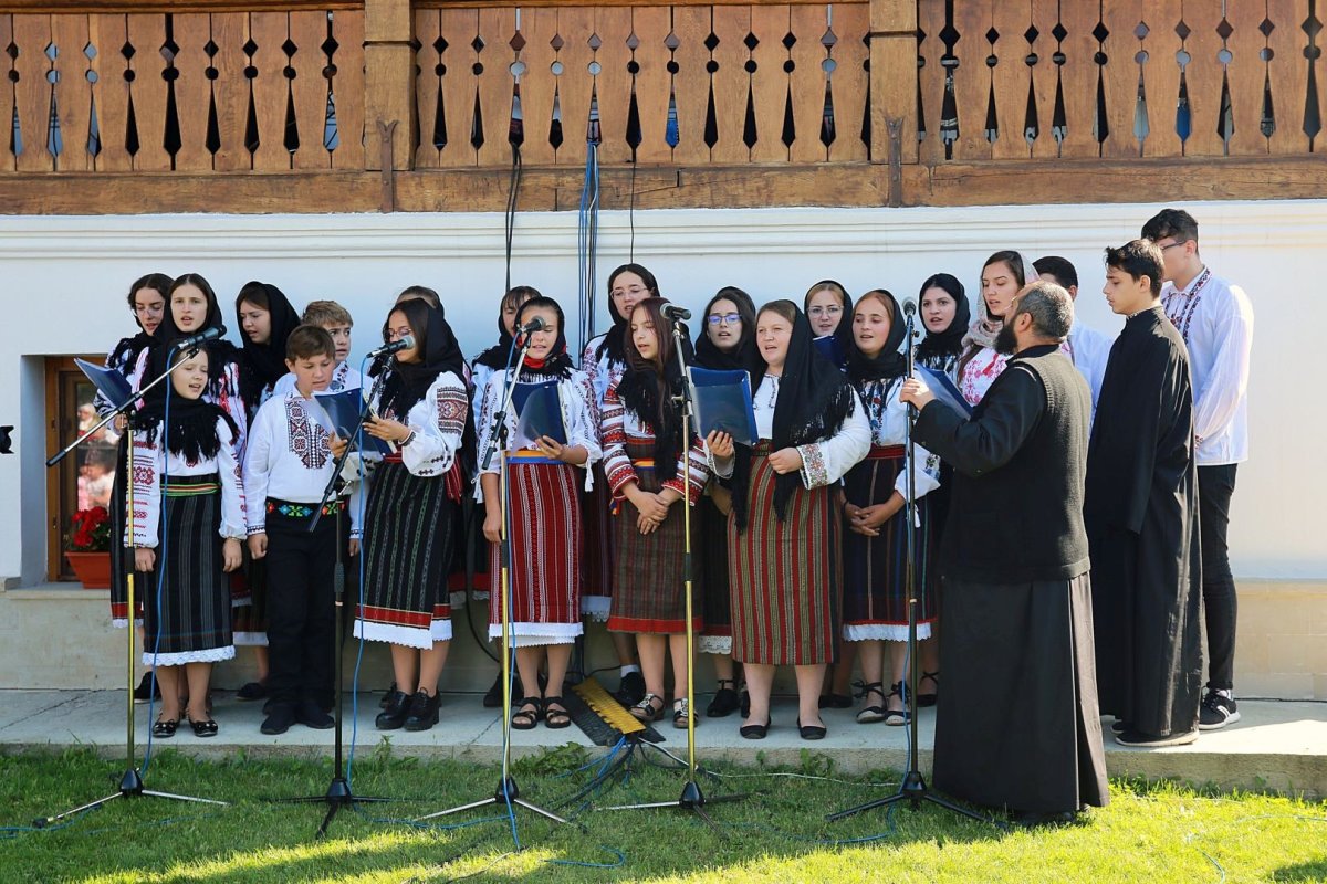 Mănăstirea Vorona  în veșminte de sărbătoare 183213