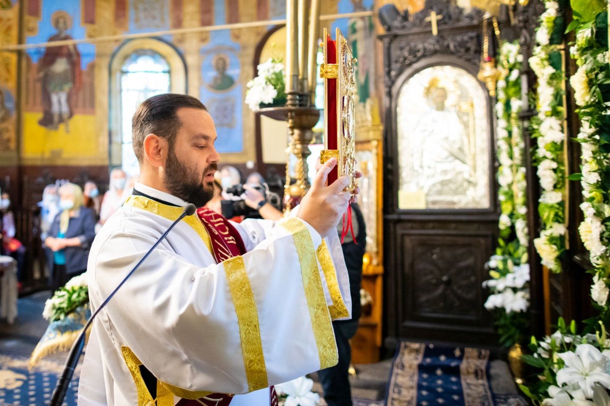 Sfințirea unei racle la Parohia Oborul Nou din București 183448