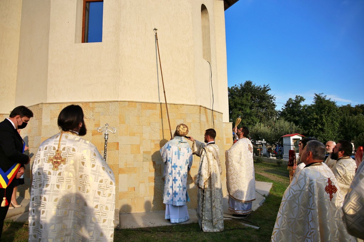 Sfințire de biserică în parohia ieșeană Deleni II 183783