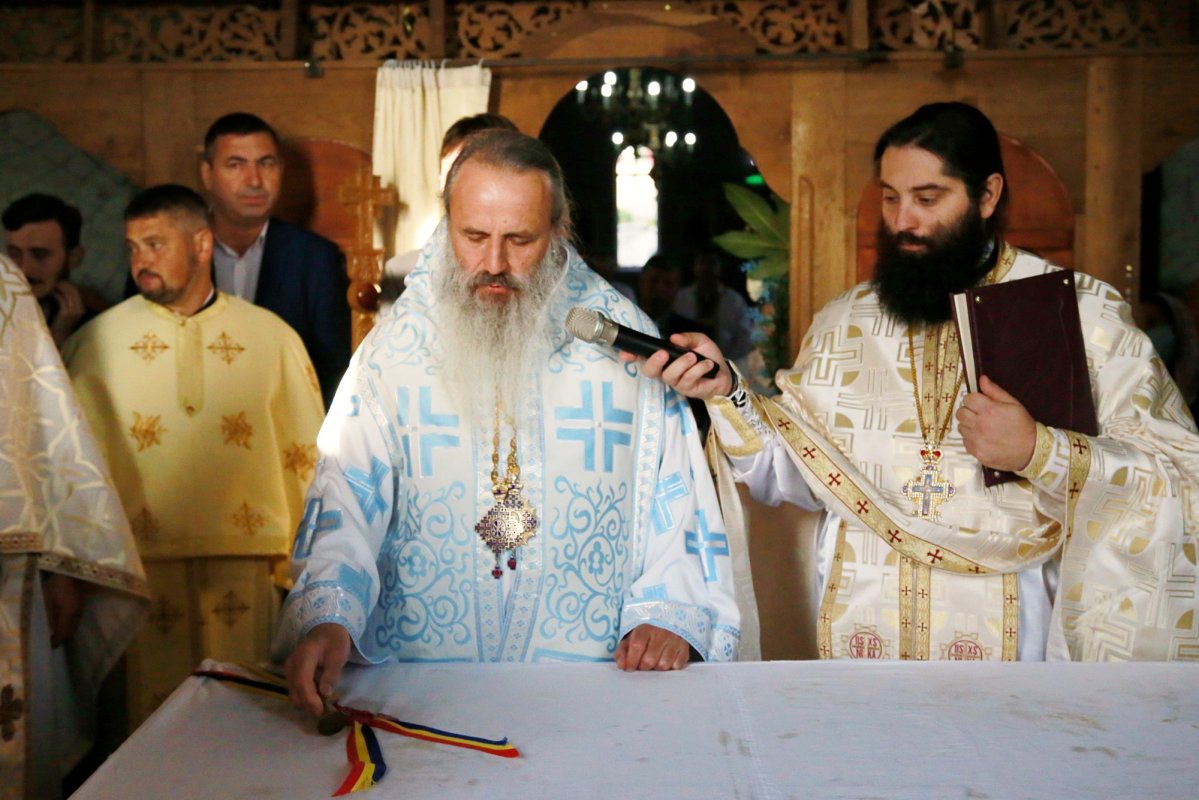 Sfințire de biserică în parohia ieșeană Deleni II 183786