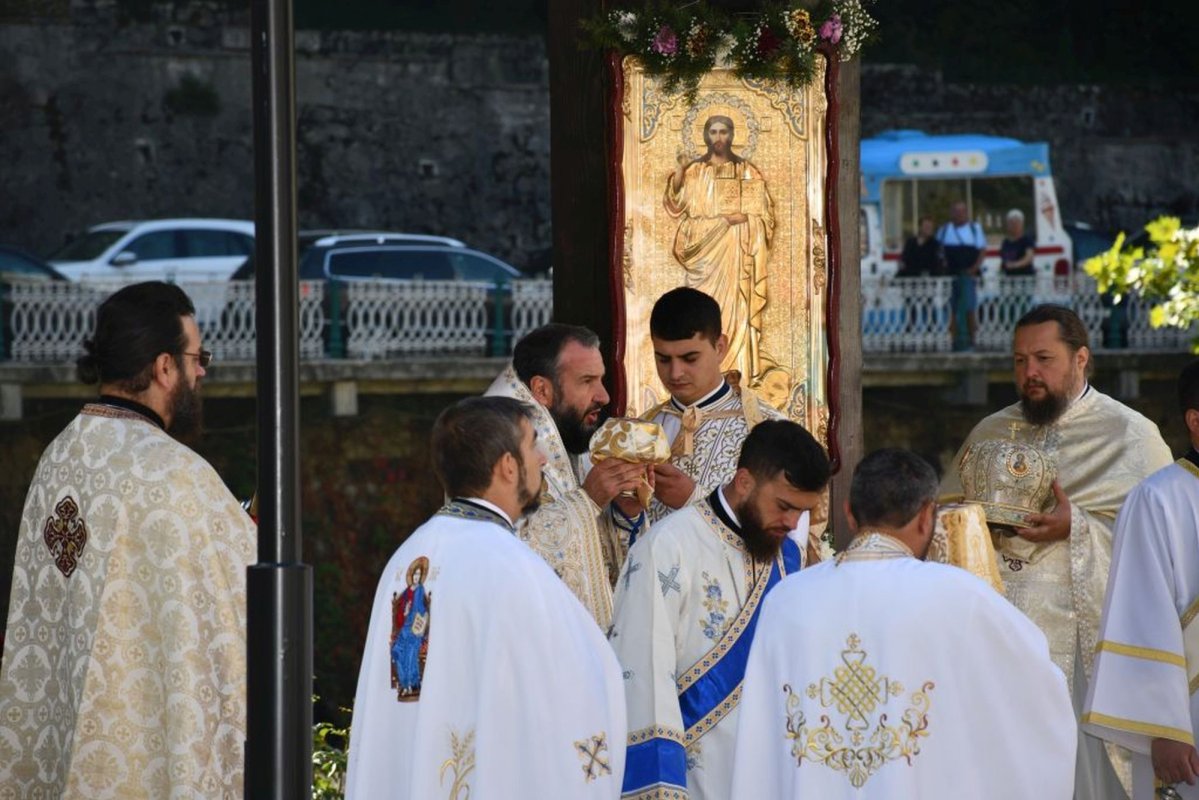 Așezământul monahal din Băile Herculane și-a sărbătorit hramul 184004