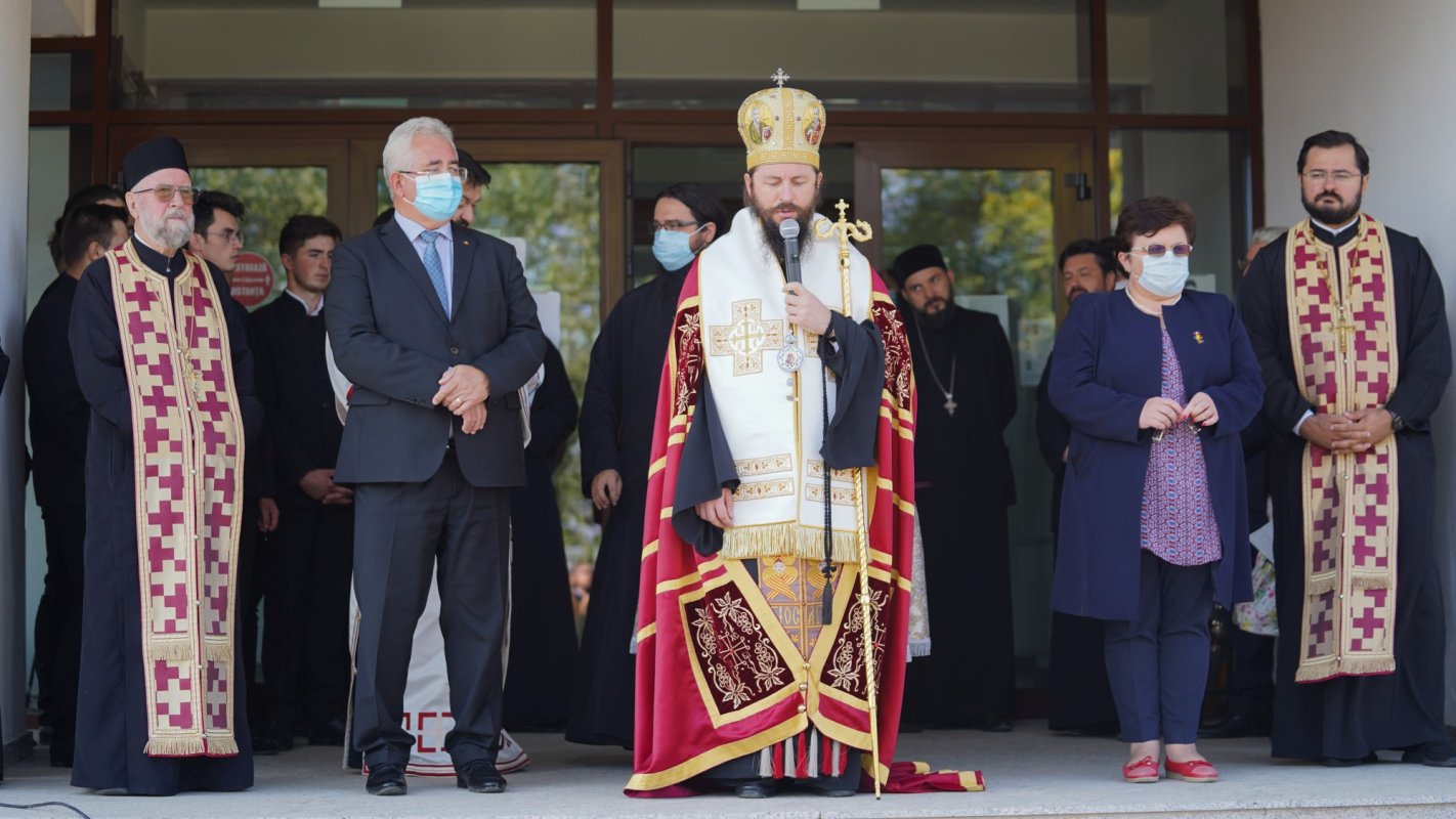 Binecuvântare arhierească pentru elevii Seminarului „Mitropolit Dosoftei” la începutul anului școlar 184068