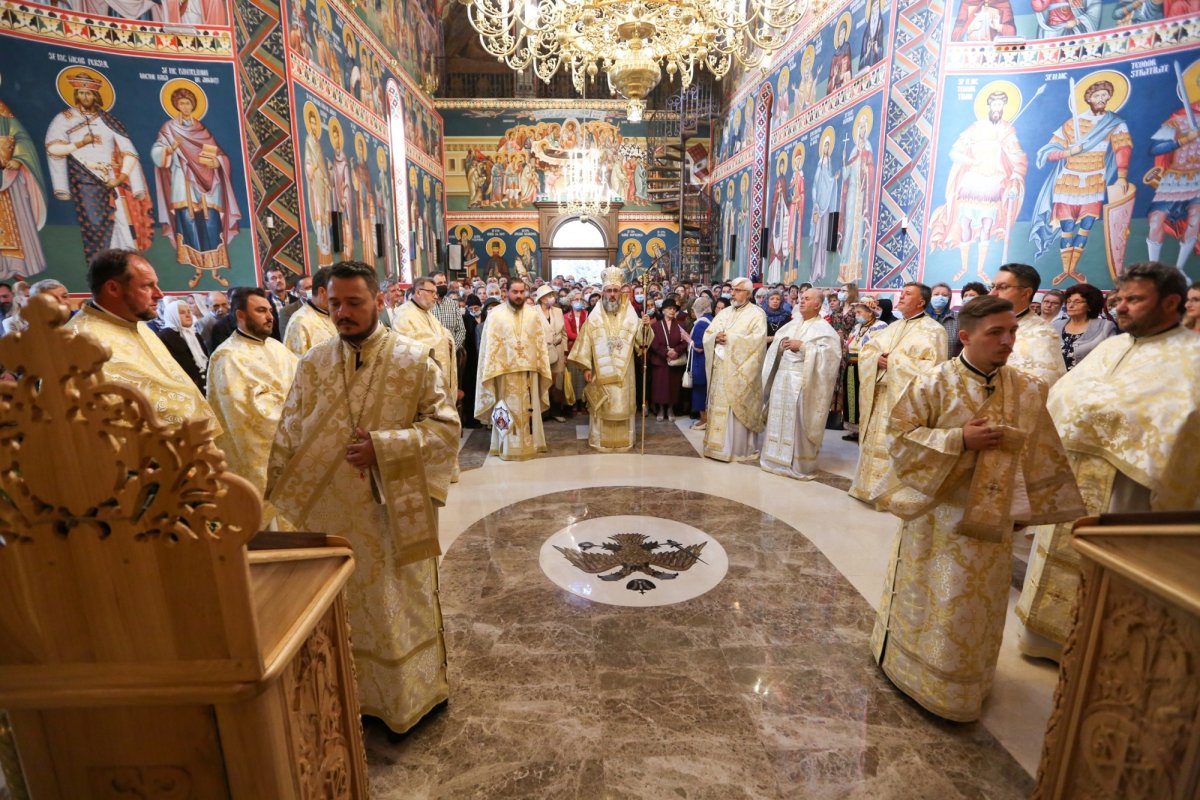 Sfințirea unei noi biserici din municipiul Buzău 184002