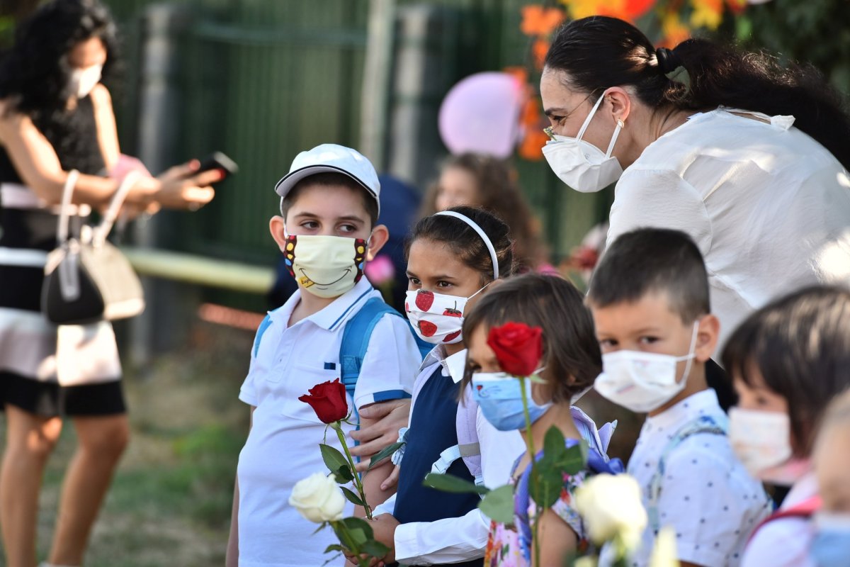 Aproape 3 milioane de elevi au început școala 184034