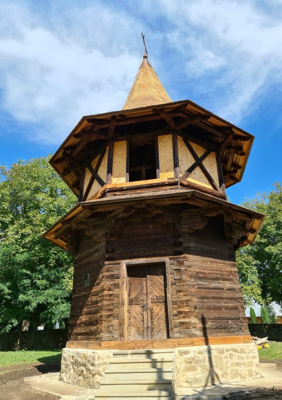 Biserica „Înălţarea Sfintei Cruci” din tihna Pătrăuților 183981