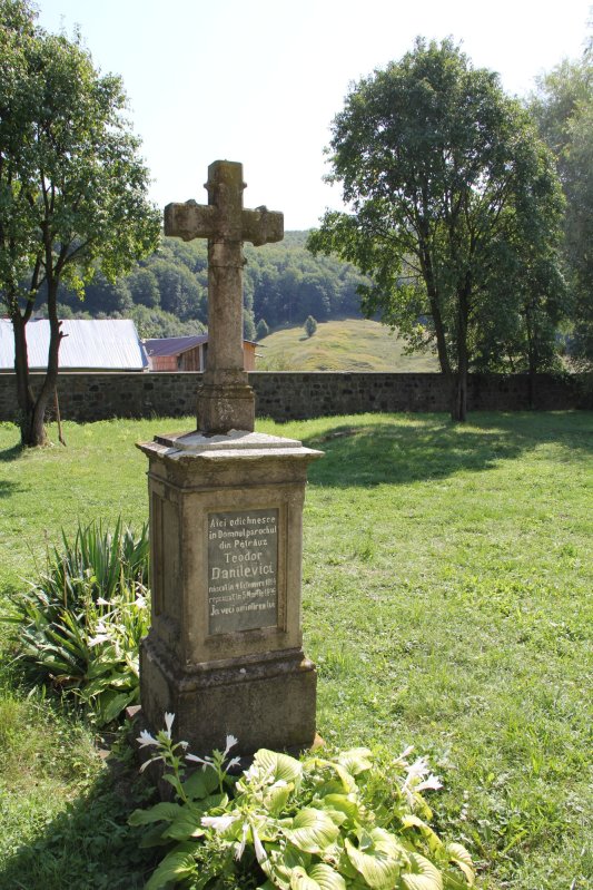 Biserica „Înălţarea Sfintei Cruci” din tihna Pătrăuților 183986