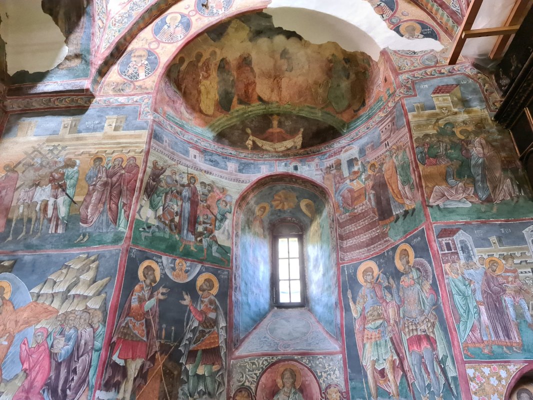 Biserica „Înălţarea Sfintei Cruci” din tihna Pătrăuților 183989