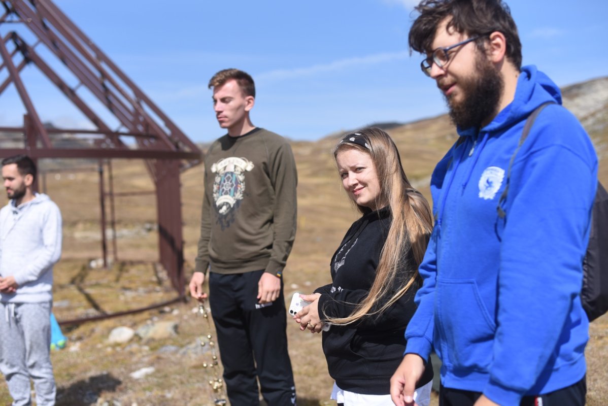 Cinstirea Sfintei Cruci prin Liturghie arhierească la Mănăstirea Caraiman 184188