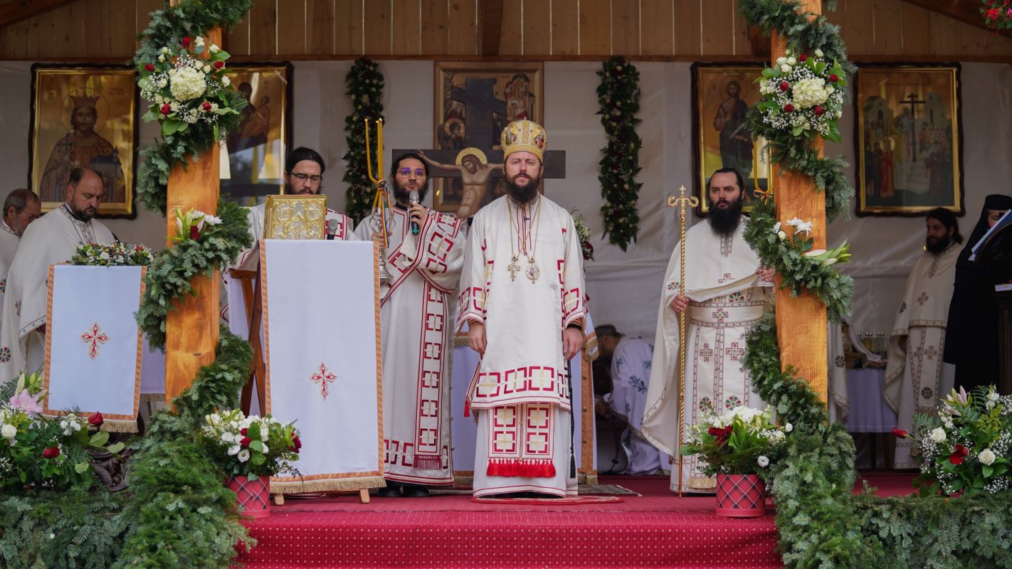 Hram și resfințire de paraclis la Mănăstirea Pătrăuți 184280