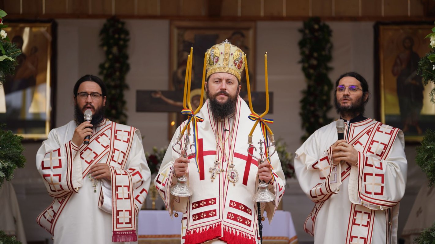 Hram și resfințire de paraclis la Mănăstirea Pătrăuți 184282