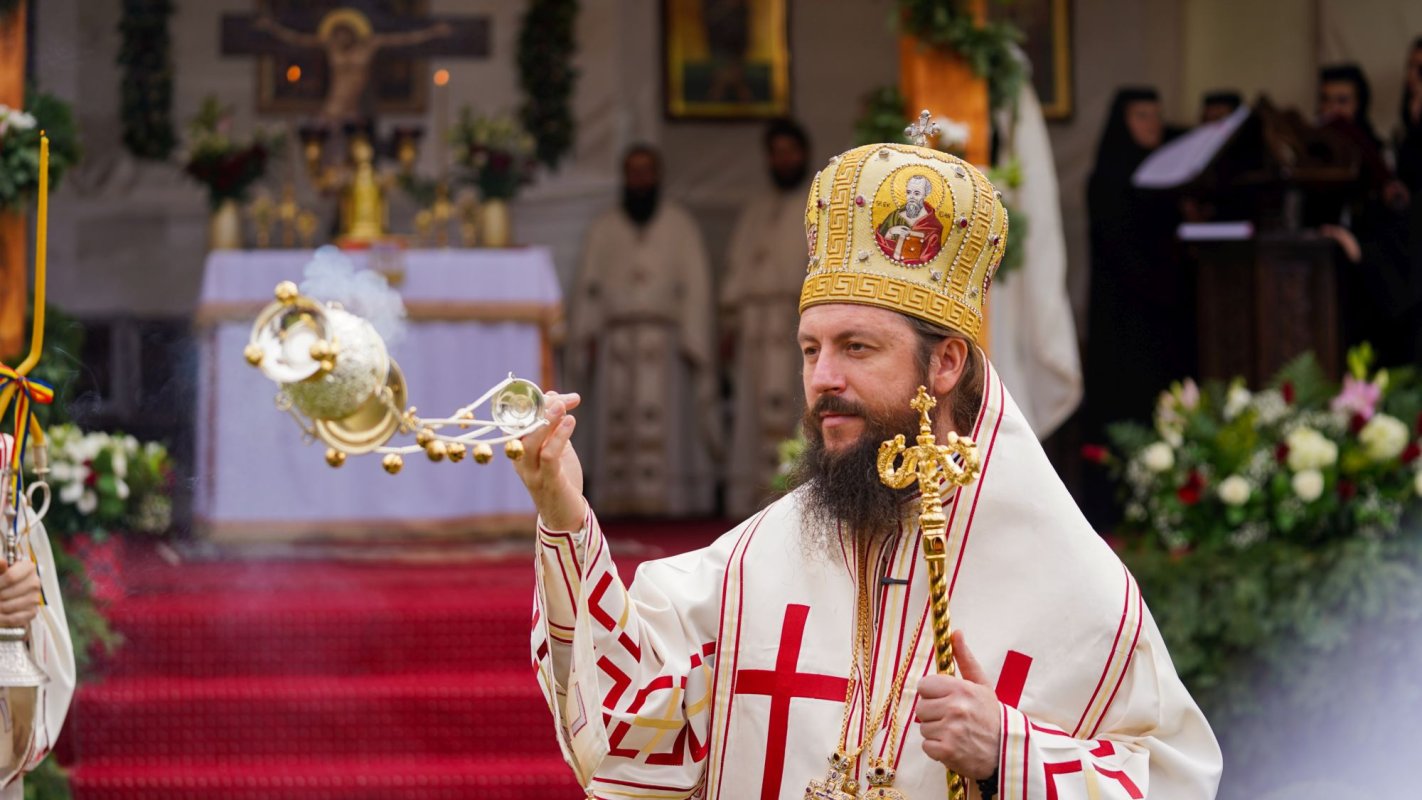 Hram și resfințire de paraclis la Mănăstirea Pătrăuți 184283