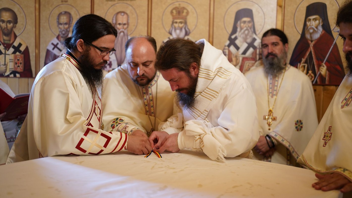 Hram și resfințire de paraclis la Mănăstirea Pătrăuți 184291